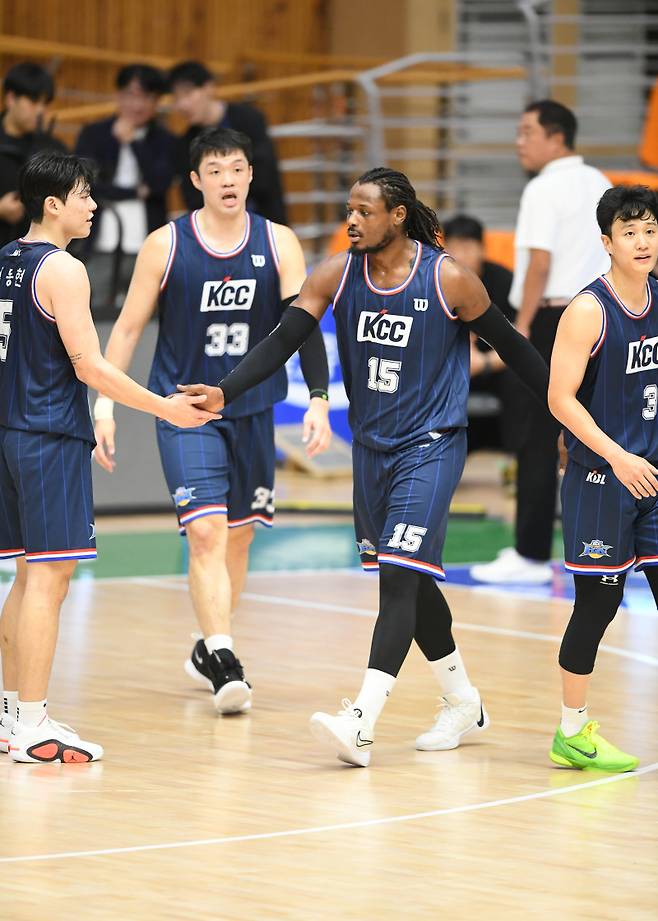 컵대회 KCC의 경기 장면.    사진=KBL 제공