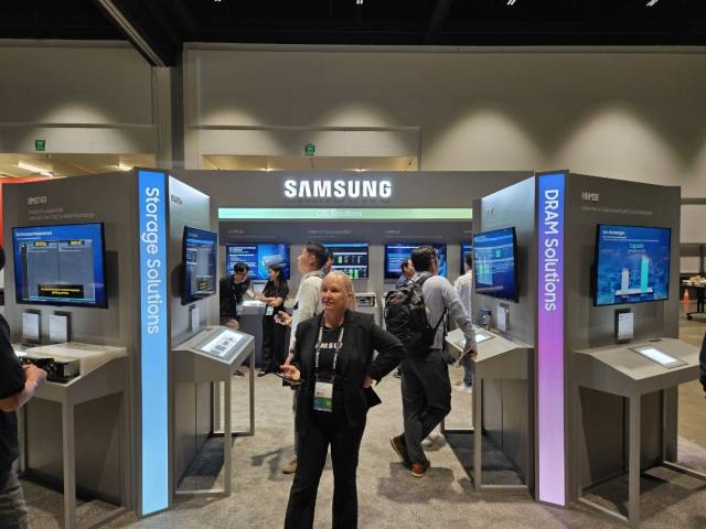 15일(현지 시간) 미 새너제이 컨벤션센터에서 개막한 ‘오픈 컴퓨트 프로젝트(OCP) 글로벌 서밋 2024’의 삼성전자 부스. 윤민혁 기자