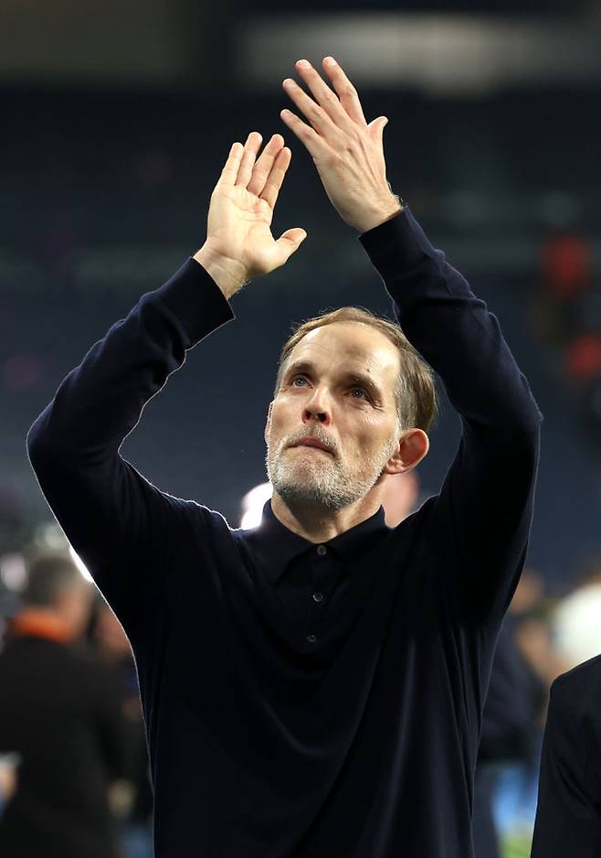 토마스 투헬 전 바이에른 뮌헨 감독이 지난 5월 레알 마드리드와의 유럽 챔피언스리그 4강전 이후 팬에게 박수를 보내고 있다.  Getty Images코리아