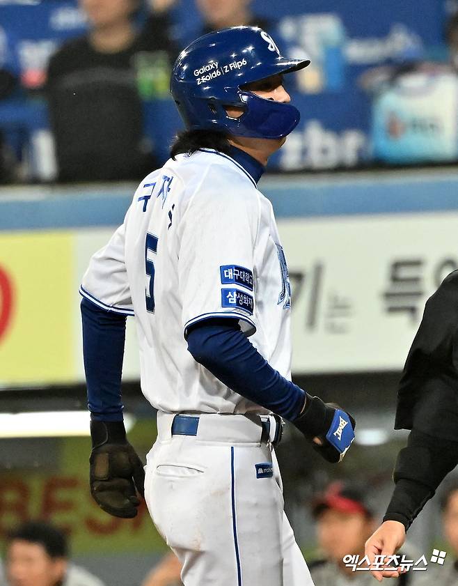 15일 오후 대구삼성라이온즈파크에서 열린 '2024 신한 SOL Bank KBO 포스트시즌' LG 트윈스와 삼성 라이온즈의 플레이오프 2차전 경기, 1회말 2사 2루 삼성 구자욱이 디아즈의 1타점 적시타때 득점에 성공하고 있다. 엑스포츠뉴스 DB