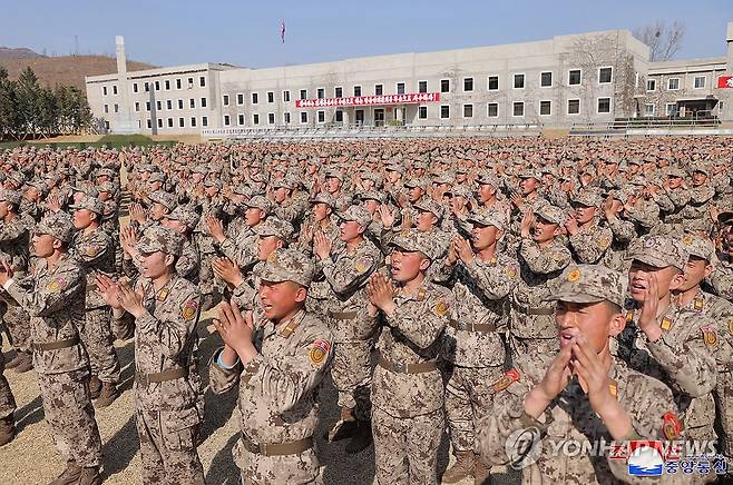 김정은, '6·25때 서울 첫 진입 탱크부대' 시찰 (평양 조선중앙=연합뉴스) 북한 김정은 국무위원장이 지난 24일 조선인민군 근위 서울류경수제105땅크(탱크)사단과 산하 제1땅크장갑보병연대를 시찰했다고 조선중앙통신이 25일 보도했다.2024.3.25 
    [국내에서만 사용가능. 재배포 금지. For Use Only in the Republic of Korea. No Redistribution] nkphoto@yna.co.kr