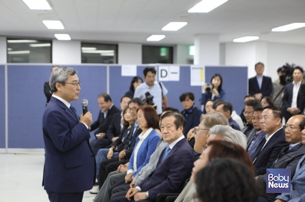 진보진영 정근식 후보가 서울시교육감 보궐선거에서 당선이 확정되자 당선소감을 밝히고 있다. ⓒ정근식캠프