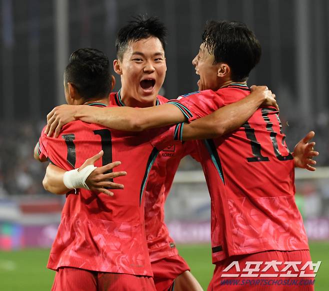 2026 FIFA 북중미월드컵 아시아 지역 3차 예선 B조 4차전 대한민국과 이라크의 경기가 15일 용인미르스타디움에서 열렸다. 오현규가 역전골을 넣은 뒤 환호하고 있다. 용인=박재만 기자 pjm@sportschosun.com/2024.10.15/