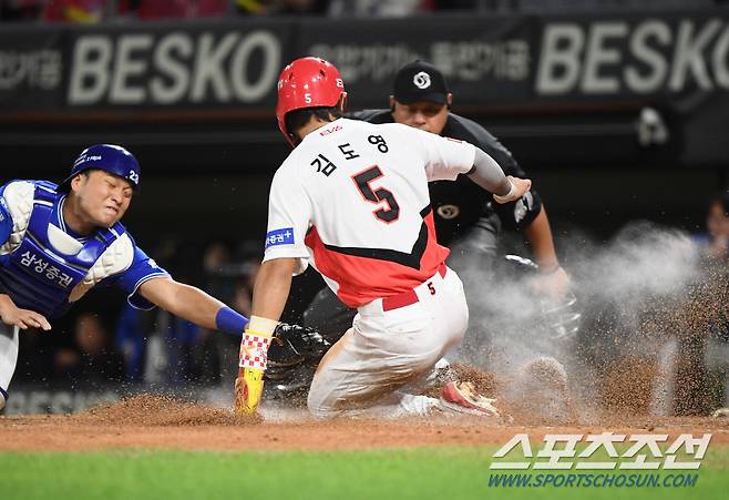 23일 광주 기아 챔피언스필드에서 열린 삼성-KIA전. 5회말 무사 2루 윤도현의 적시타 때 김도영이 홈으로 질주해 득점하고 있다. 광주=정재근 기자 cjg@sportschosun.com/2024.9.23/