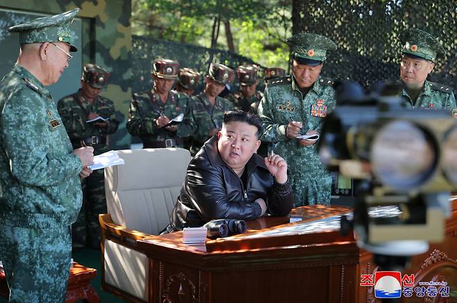 North Korean leader Kim Jong-un inspected the training base of the Korean People's Army Special Operations Forces in the western region on Oct. 2, the day after South Korea's Armed Forces Day, in this photo released by state-run Korean Central News Agency on Oct.4. (Yonhap)