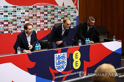 토마스 투헬 감독 선임 논란에 축구협회장이 직접 나섰다. 잉글랜드축구협회의 마크 벌링엄 회장은 이번 대표팀 감독을 선임하는 과정에서 추렸던 10명의 후보군 중 투헬 감독이 가장 뛰어났다며 철저하게 능력을 검증한 끝에 감독을 선발한 것이라고 주장했다. 사진 연합뉴스