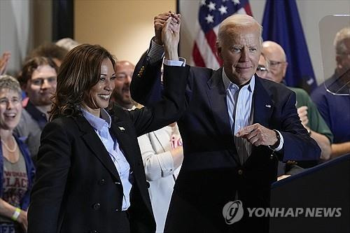 미국 민주당 대선 후보인 해리스 부통령(좌)과 바이든 대통령 [AP=연합뉴스 자료사진. 재판매 및 DB 금지]