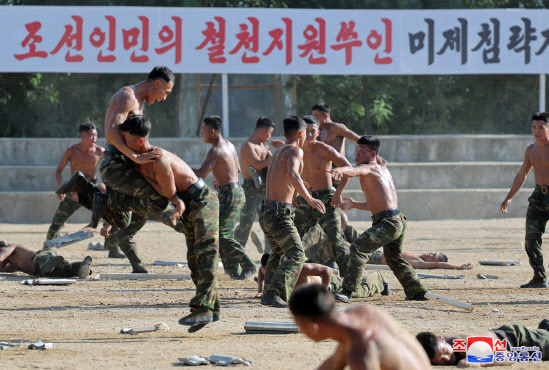 김정은 북한 국무위원장이 지난 9월 11일 인민군 특수작전무력 훈련기지를 시찰했다고 조선중앙통신이 13일 보도했다.(사진=연합뉴스)