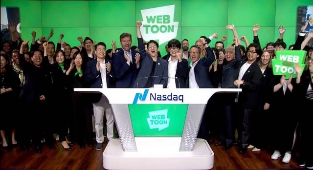 네이버웹툰의 모기업 웹툰 엔터테인먼트가 지난 6월 27일(현지시간) 미국 나스닥에 상장했다. 상장을 기념해 열린 오프닝벨 행사에는 김준구 웹툰 엔터테인먼트 대표와 이해진 네이버 창업자 등 경영진이 환호하고 있다. /나스닥 홈페이지