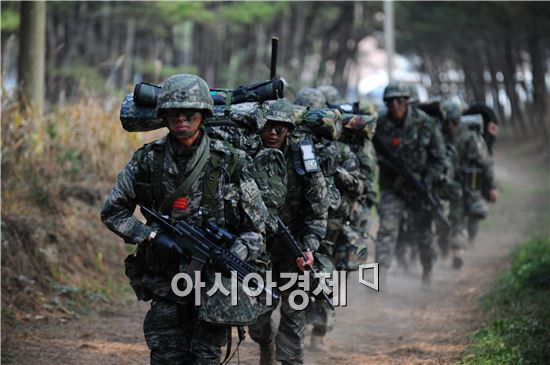 서북도서방위사령부는 호국훈련의 하나로 육·해·공 합동전력이 참가한 가운데 다양한 적 도발 상황에 대비한 방어훈련을 실시했다.