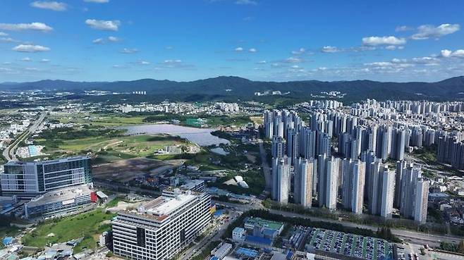 18일 부동산 개발업계에 따르면 성성호수공원 주변은 도시개발사업을 통한 약 2만가구 이상의 신흥주거타운 형성이 추진되고 있다.ⓒGS건설