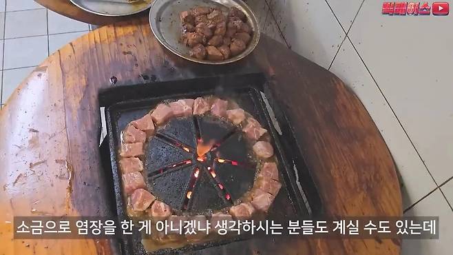 스압) 실온에서 2달 숙성시킨다는 유명 돼지갈비집