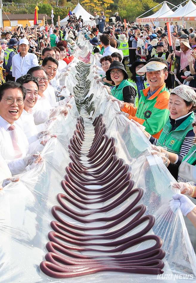 이천쌀문화축제는 임금님께 진상된 이천쌀을 맛보고 전통농경문화를 체험할 수 있는 농경문화 대동놀이 축제이다.