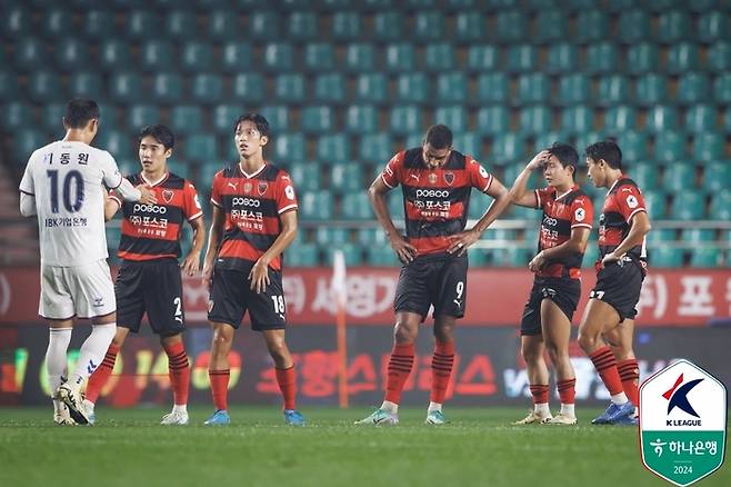 18일 1-1 무승부에 실망한 포항 스틸러스와 수원FC 선수들 | 프로축구연맹 제공