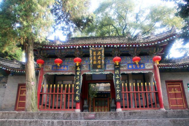 치산 오방원의 제갈량묘 입구. ⓒ최종명