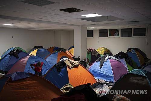 프랑스 불법 이주민들의 임시 거처 [AP 연합뉴스 자료사진. 재판매 및 DB 금지]