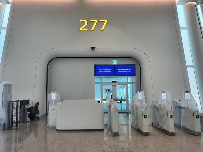 인천공항 제2여객터미널 탑승장 내 277번 게이트. 최종훈 기자