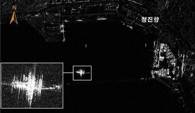 [서울=뉴시스]국가정보원은 18일 러시아 태평양함대 소속 상륙함 4척 및 호위함 3척이 8~13일 북한 청진·함흥·무수단 인근 지역에서 북한 특수부대 1500명을 러시아로 이송했다면서 관련 위성사진을 공개했다. (사진=국정원 제공) 2024.10.18. *재판매 및 DB 금지