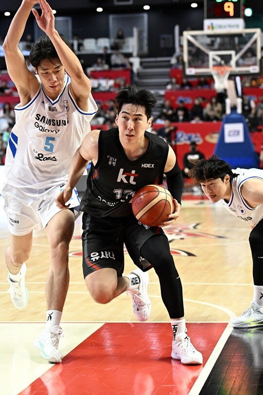 골밑 돌파하는 문정현의 모습. /사진=KBL 제공