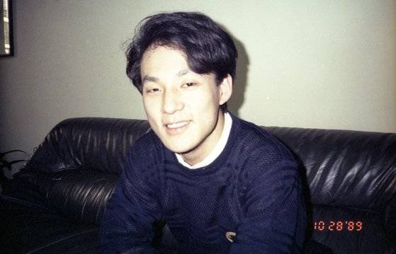 22세의 신해철. ‘1988 MBC 대학가요제’에서 대상을 받은 이듬해의 모습이다. [사진 넥스트유나이티드]