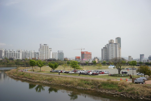 오는 25~26일 ‘2024 미식(美食)대향연’ 음식문화축제가 열리는 태화강 국가정원 남구둔치 전경. 국제신문DB