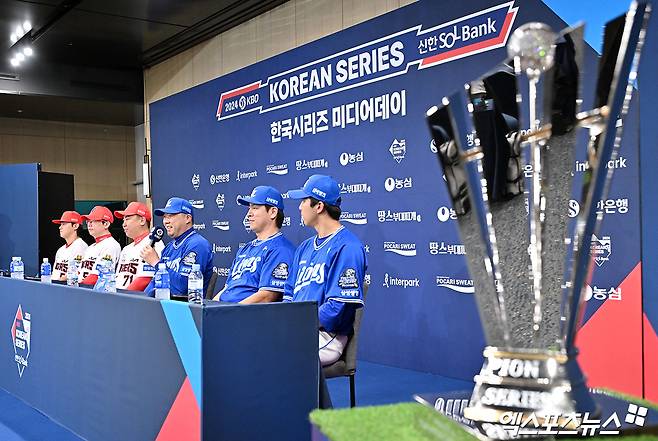 20일 오후 광주 라마다플라자 바이 윈덤 충장 호텔 라벤더홀에서 열린 '2024 신한 SOL Bank KBO 한국시리즈' 미디어데이, KIA 김도영 양현종 이범호 감독, 삼성 박진만 감독 강민호 김영웅이 참석했다.삼성이 2024년 한국시리즈 우승으로 새로운 역사를 쓸 수 있을까. 광주, 김한준 기자