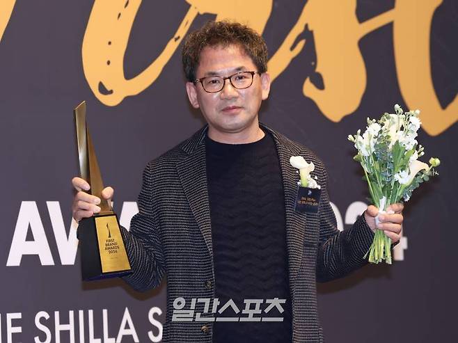 '나는 SOLO' 남규홍 대표가 9일 오후 서울 중구 서울신라호텔에서 열린 '2024 대한민국 퍼스트브랜드 대상' 포토월 행사에 참석해 포즈를 취하고 있다. 한국소비자포럼에서 주관하는 ‘2024 대한민국 퍼스트브랜드 대상’은 2003년 제정돼 매년 소비자 조사를 통해 각 분야별로 최고의 브랜드를 선정하고 시상하는 행사다. 서병수 기자 qudtn@edaily.co.kr /2024.01.09/