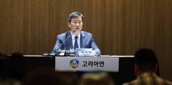 22일 오전 서울 한 호텔에서 박기덕 고려아연 사장이 자사주 공개 매수 종결을 하루 앞두고 연 기자회견에서 발언하고 있다. 공동취재