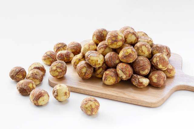 속껍질인 율피가 붙어 있는 밤. 이미지투데이