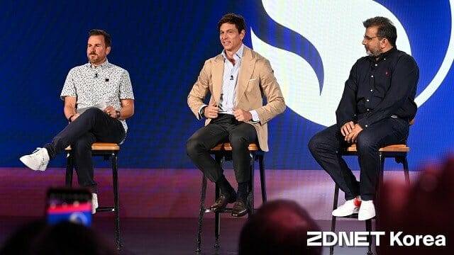 왼쪽부터 돈 맥과이어 퀄컴 CEO, 토토 울프 대표, 나쿨 두갈 퀄컴 본부장. (사진=지디넷코리아)