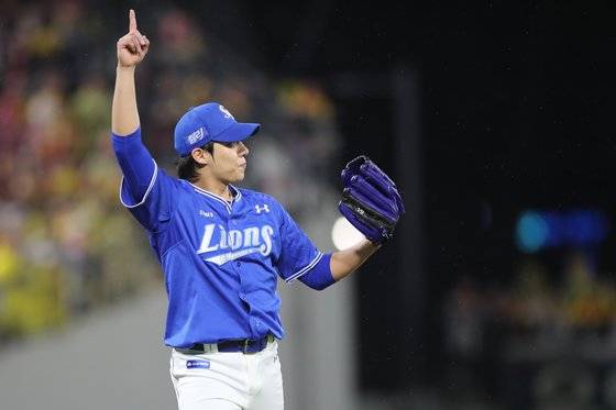 21일 광주 기아챔피언스필드에서 열린 한국시리즈 1차전에서 5이닝 무실점한 삼성 원태인. 사진 삼성 라이온즈