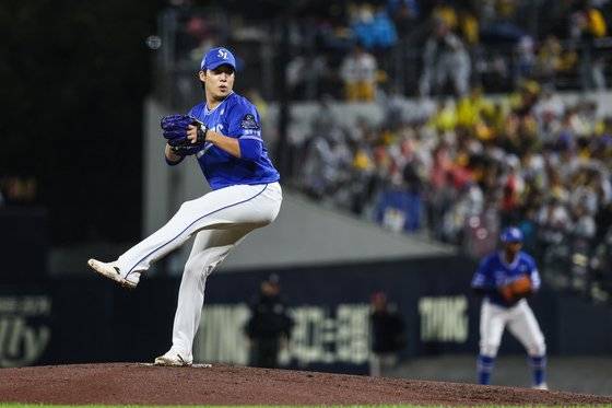 21일 광주 기아챔피언스필드에서 열린 한국시리즈 1차전에서 5이닝 무실점한 삼성 원태인. 사진 삼성 라이온즈