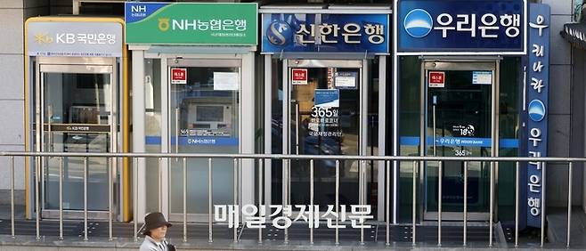 서울 시내에 설치된 시중은행 ATM [사진=김호영 기자]