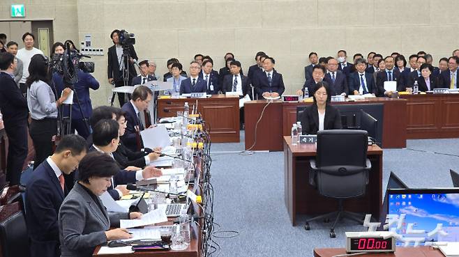 국회 행정안전위원회 국정감사가 23일 제주도청 4층 회의실에서 열렸다. 이인 기자