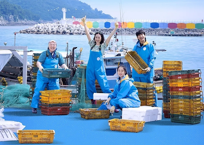 ‘언니네 산지직송’에는 배우 염정아를 필두로 박준면, 안은진, 덱스가 출연해 사남매 케미를 뽐냈다. 사진ㅣCJ ENM