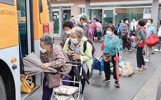 전국의 행정리 가운데 73.5%는 '식료품 소매점'이 없어 차를 타고 먼 거리를 이동해야 한다.[사진｜뉴시스]