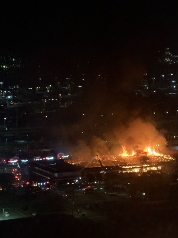 부산 동구 범일동 주한미군 기지인 55보급창에서 화재가 발생해 소방이 대응 2단계를 발령해 진압에 나섰다. 독자제공