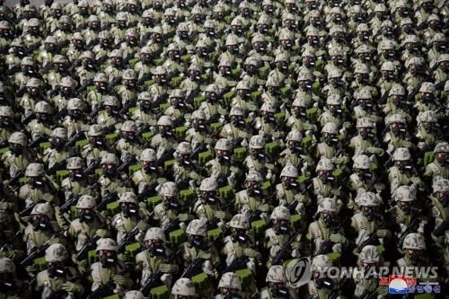 북한군 열병식   작년 2월 북한 건군절(인민군 창건일) 75주년을 맞아 평양에서 열린 북한군 열병식.[조선중앙통신 연합뉴스 자료사진. 국내에서만 사용가능. 재배포 금지. For Use Only in the Republic of Korea. No Redistribution] nkphoto@yna.co.kr