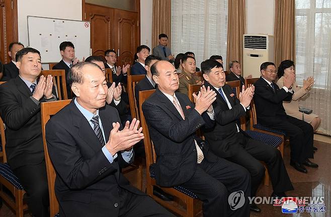 김일성 베트남방문 65주년 사진전시회 개막 및 연회 (평양 조선중앙통신=연합뉴스) 김일성 주석의 베트남 공식방문 65주년을 기념해 지난해 11월 북한 주재 베트남대사관에서 양국 관계 발전에 있어 김일성, 김정일, 김정은 3대의 업적을 조명하는 사진전시회가 열렸다고 조선중앙통신이 보도했다. 개막식에는 박상길 외무성 부상, 레바빙 주북 베트남대사 등이 참석해 연설했고 뒤이어 연회가 열렸다. 2023.11.28 
    [국내에서만 사용가능. 재배포 금지. For Use Only in the Republic of Korea. No Redistribution] nkphoto@yna.co.kr