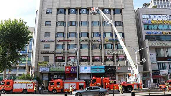 오늘 과천시 블랑모텔에서 숙박시설 화재 발생 시 대응을 위한 현지적응훈련을 하고 있다. [사진=과천소방서]