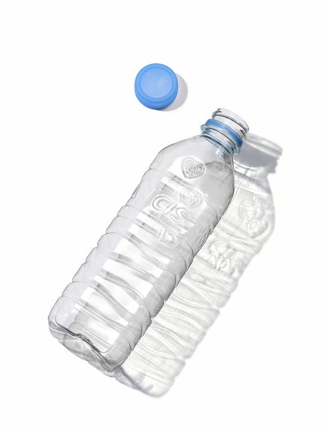 롯데칠성음료 무라벨 생수. [롯데칠성음료 제공]