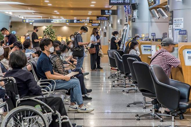 서울 서대문구 세브란스병원에서 환자들이 진료 접수를 기다리고 있다. ⓒ시사저널 최준필