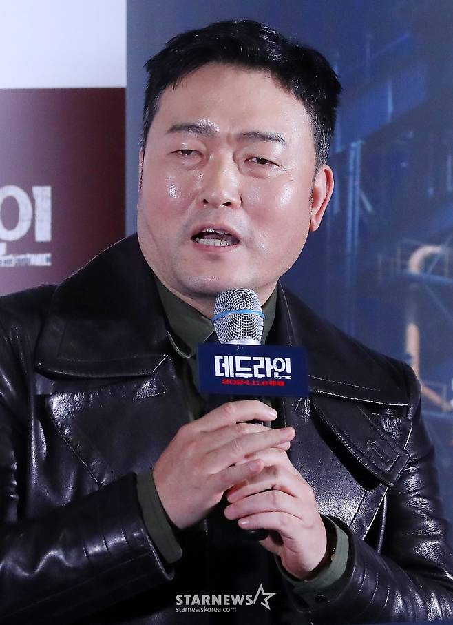 이준혁 '웃음 유발 담당'[★포토]