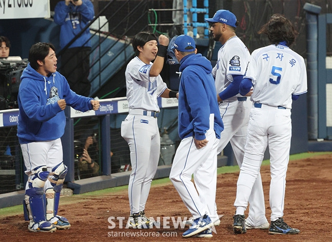 [포토] 레예스 '캡틴에게 칭찬받았어'