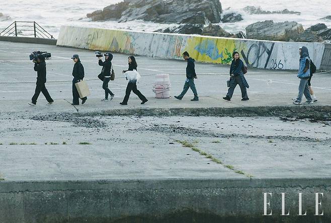 부산을 배경으로 진행된 프로덕션.