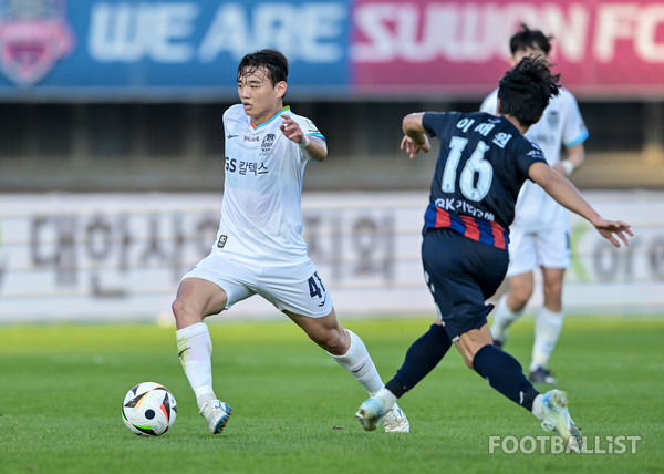 황도윤(왼쪽, FC서울), 이재원(오른쪽 수원FC). 서형권 기자