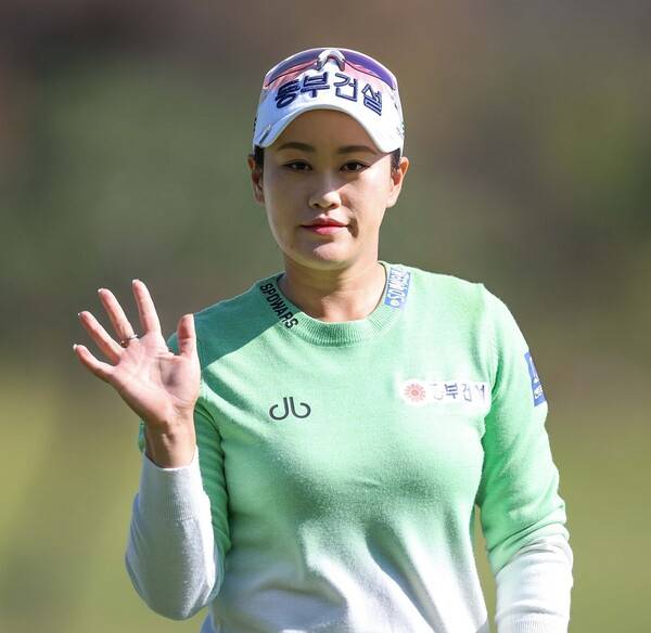 2024년 한국여자프로골프(KLPGA) 투어 덕신EPC·서울경제 레이디스 클래식에 출전한 지한솔 프로가 2라운드에서 경기하는 모습이다. 사진제공=KLPGA