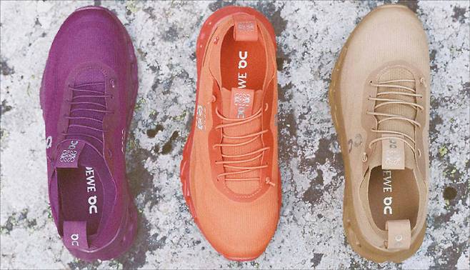 온러닝과 로에베가 협업한 ‘로에베×온러닝 클라우드틸트’ 모델. (로에베 제공)