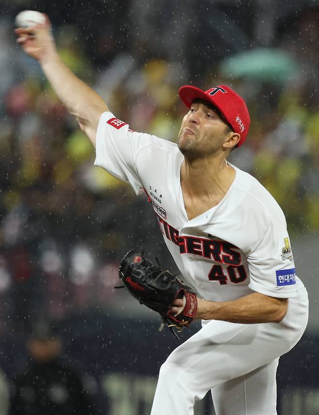 21일 광주 기아챔피언스필드에서 열린 2024 신한 SOL뱅크 KBO 포스트시즌 한국시리즈 1차전 삼성 라이온즈와 KIA 타이거즈의 경기. KIA 선발 네일이 역투하고 있다. 연합뉴스