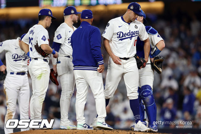 [사진] LA 다저스 잭 플래허티가 강판되고 있다. ⓒGettyimages(무단전재 및 재배포 금지)